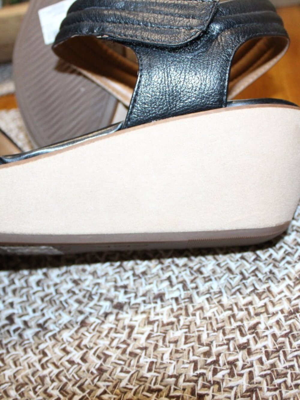 NWT Clark Hazelle Alba Quilted strap wedge sandals 9 1/2 WIDE FABULOUS!! - Picture 12 of 12